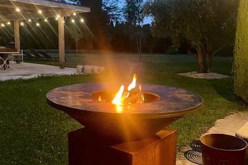 Location de vacances pour 20 personnes, avec jardin à Cheval-Blanc