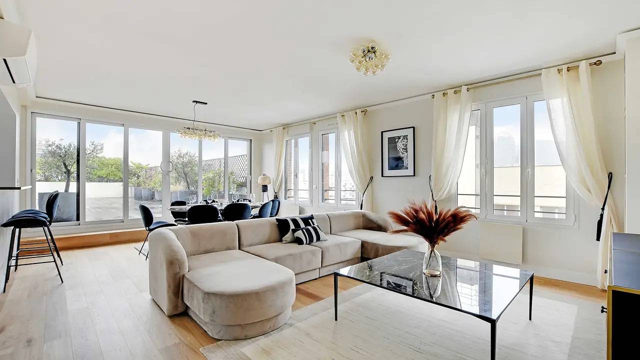 Location De Vacances pour 9 Personnes dans Courbevoie, Hauts-de-Seine