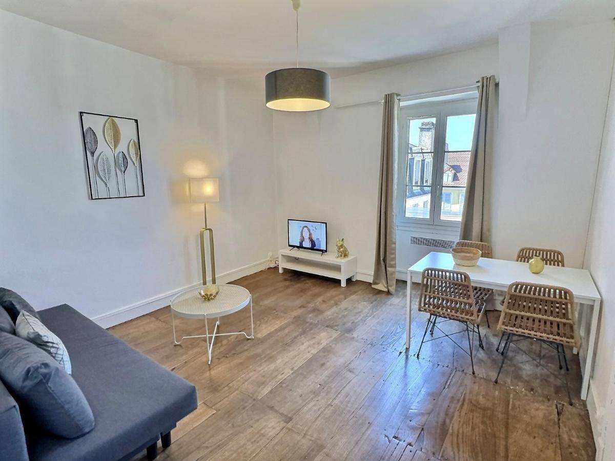 Wonderhost, les Apparts de la place Margot in Pau, Béarn
