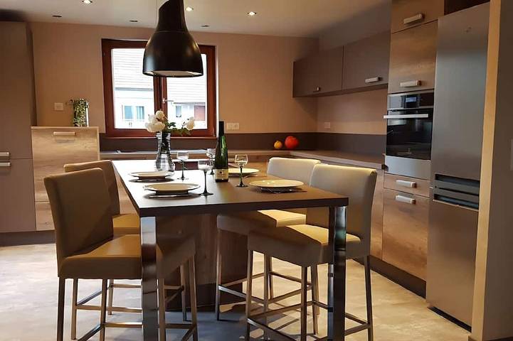 Gîte pour 8 personnes, avec jacuzzi ainsi que balcon et jardin, animaux acceptés