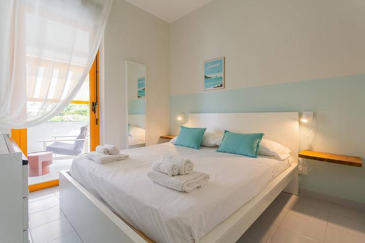Appartamento per 4 persone, con Balcone e Terrazza nonché Giardino e Piscina per bambini a Torre a Mare
