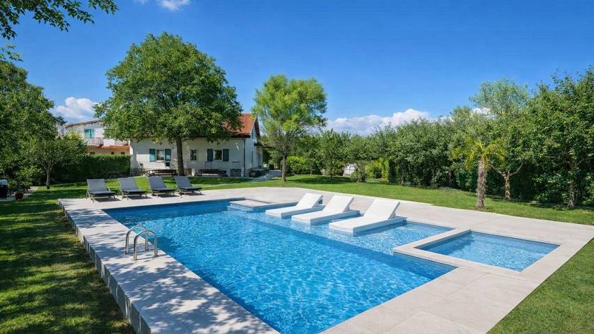 Ferienhaus für 12 Personen, mit Terrasse und Garten sowie Whirlpool