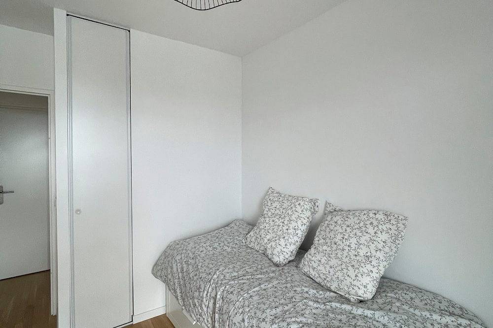 Entire apartment, Logement Moderne Grande Terrasse in Colombes, Hauts-de-Seine