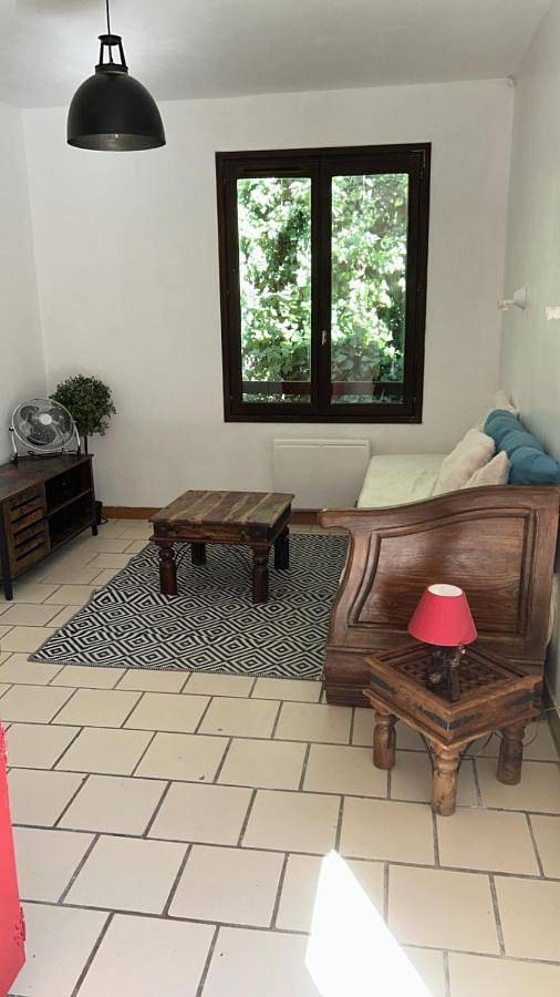 Gîte pour 4 personnes, avec vue ainsi que piscine et jardin, animaux acceptés à Saint-Aunès - 3