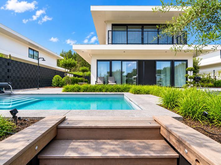 Ferienhaus für 8 Personen, mit Balkon/Terrasse und Terrasse sowie Whirlpool und Garten in den Niederlande