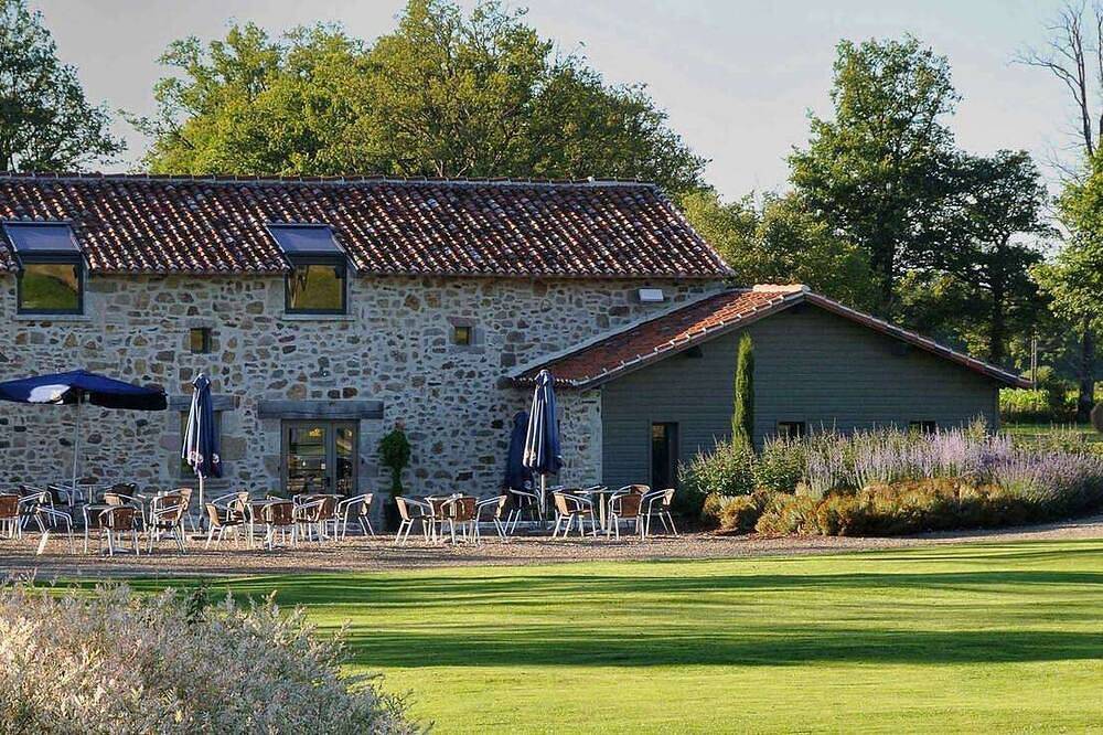 Suite matrimoniale dans le Château des Ducs de Mortemart in Mortemart, Région de Bellac
