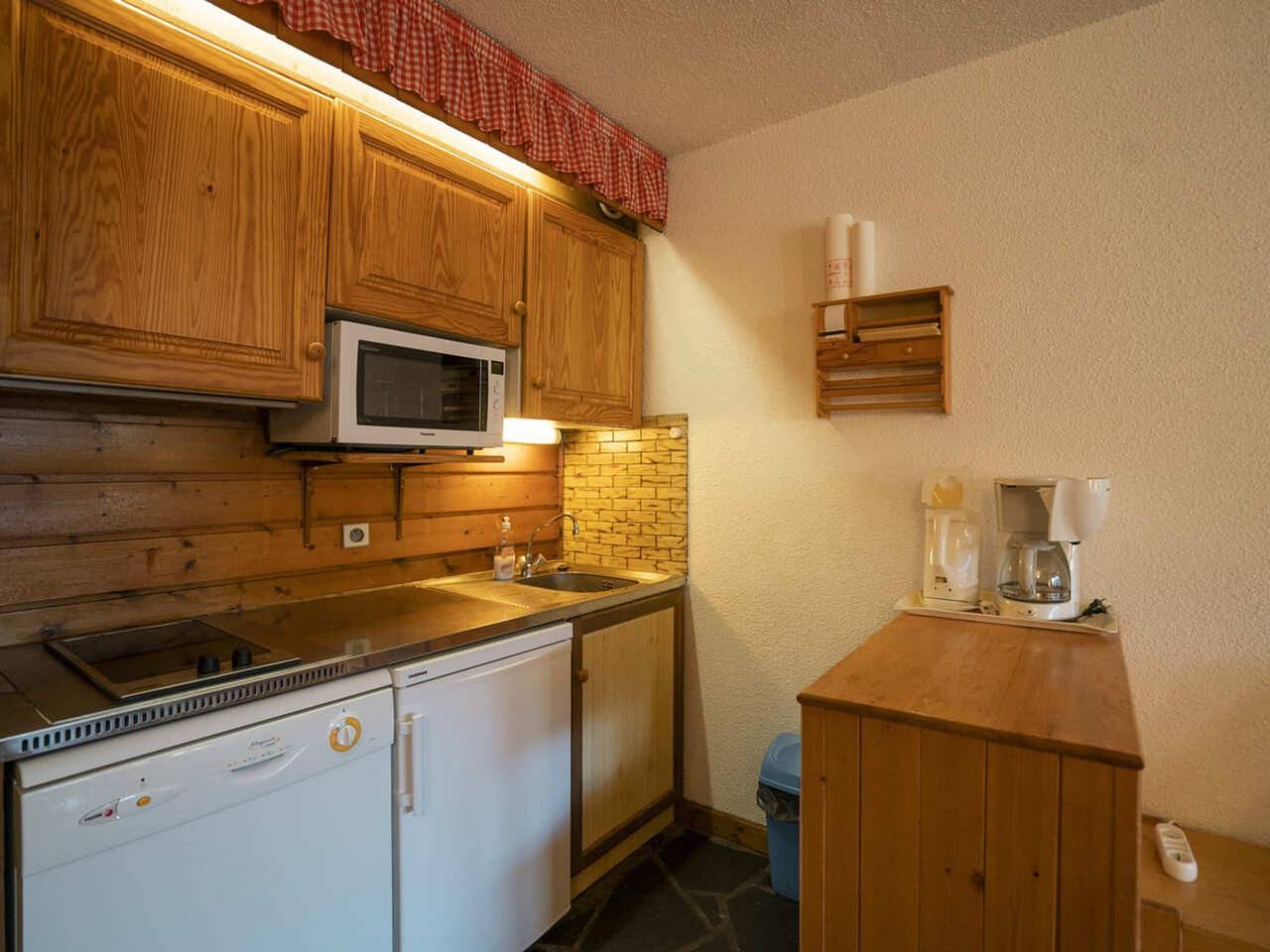 Studio entier, Studio pour 4 pers avec balcon exposé sud, parking couvert, Wifi, proche télésiège et navettes in Chatel, Les Portes du Soleil