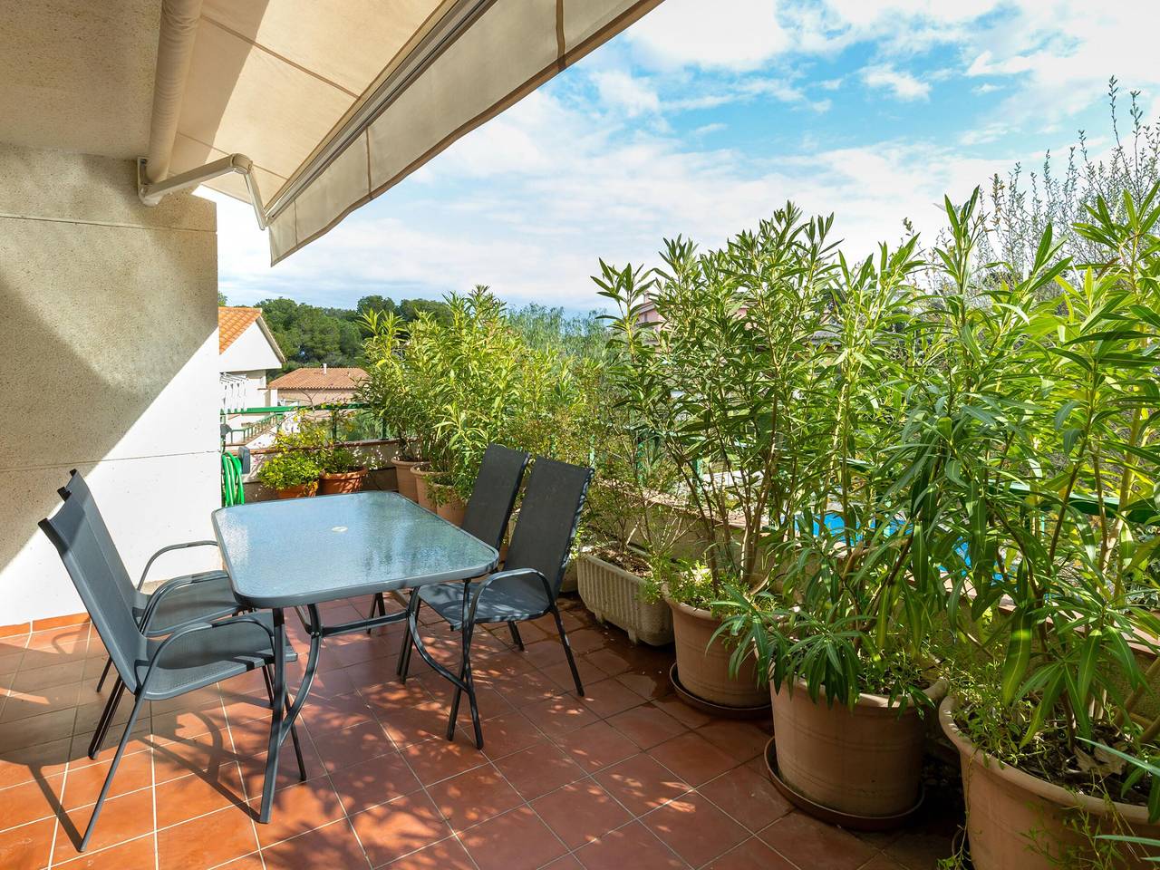 Apartamento entero, Apartamento luminoso con jardín, piscina comunitaria y cerca de la playa en Llançà. in Llansá, Alt Empordà