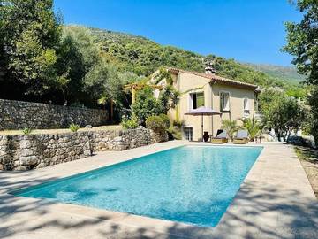 Cottage pour 7 personnes, avec piscine et jardin à Gattières