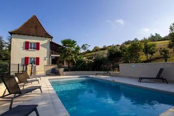 Gîte pour 8 personnes, avec jardin et terrasse à Villamblard