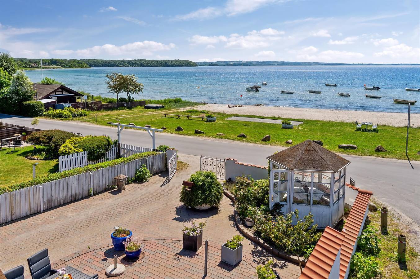 Home in Rønde with Wifi in Følle Strand, Süddjursland