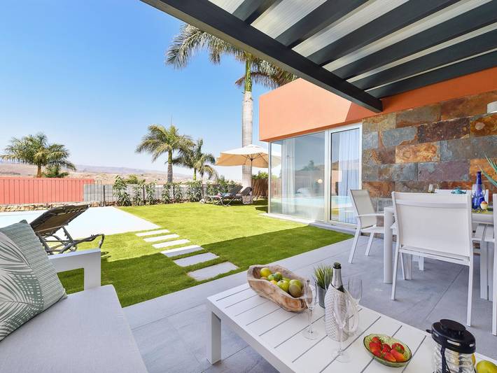 Holiday rental for 4 people, with terrace and garden as well as pool, child-friendly in Salobre