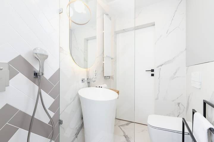 Entire apartment, Stylish Apartment with 2 Bedrooms | Balcony | Parking in Cracow, Lesser Poland