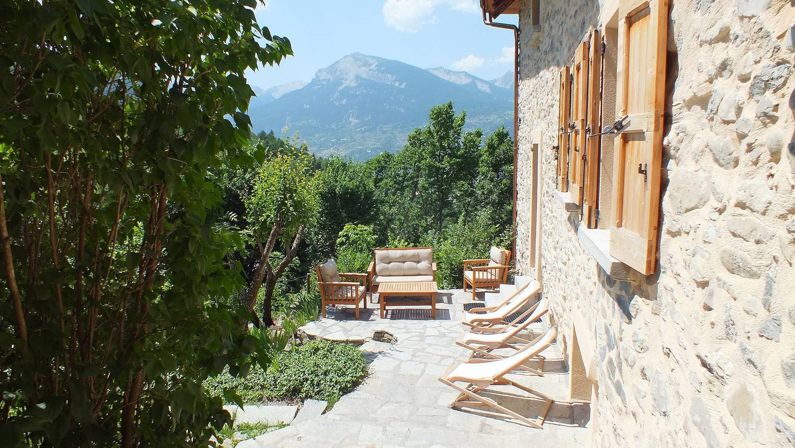Chalet 'Pierre-vue Sur Le Pelvoux' with Mountain View, Private Garden and Balcony in Risoul, Écrins National Park