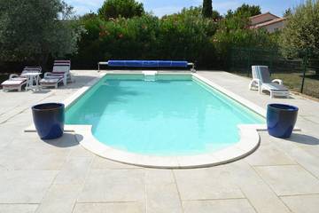 Gîte pour 4 personnes, avec piscine et jardin à Roaix