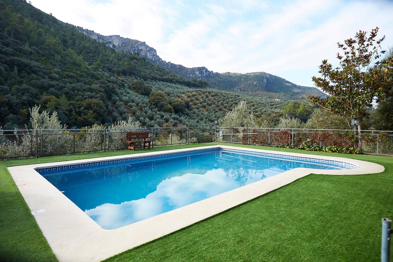 Casa Rural 'Fuente Los Avellanos' avec Vue sur la Montagne, Wi-Fi et Climatisation in Iznatoraf, Parc naturel des sierras de Cazorla et Segura