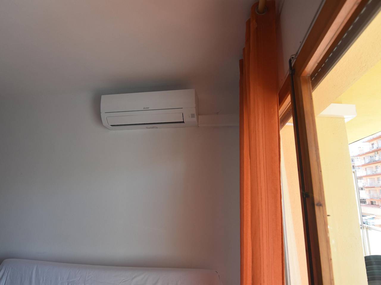 Ganze Wohnung, Gemütliche Wohnung nur 50m vom Strand in Roses, Costa Brava! 2 Schlafzimmer, Terrasse, Sat-Tv. Buchen! in Santa Margarida, Roses