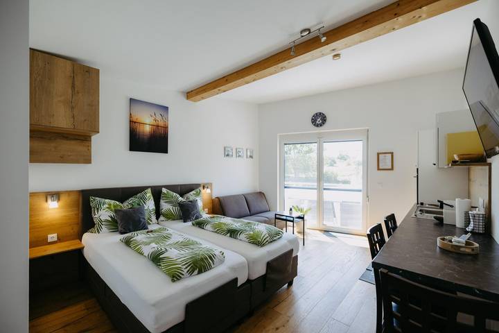 Ferienwohnung für 4 Personen, mit Balkon und Terrasse sowie Garten und Ausblick in Rust (Burgenland)