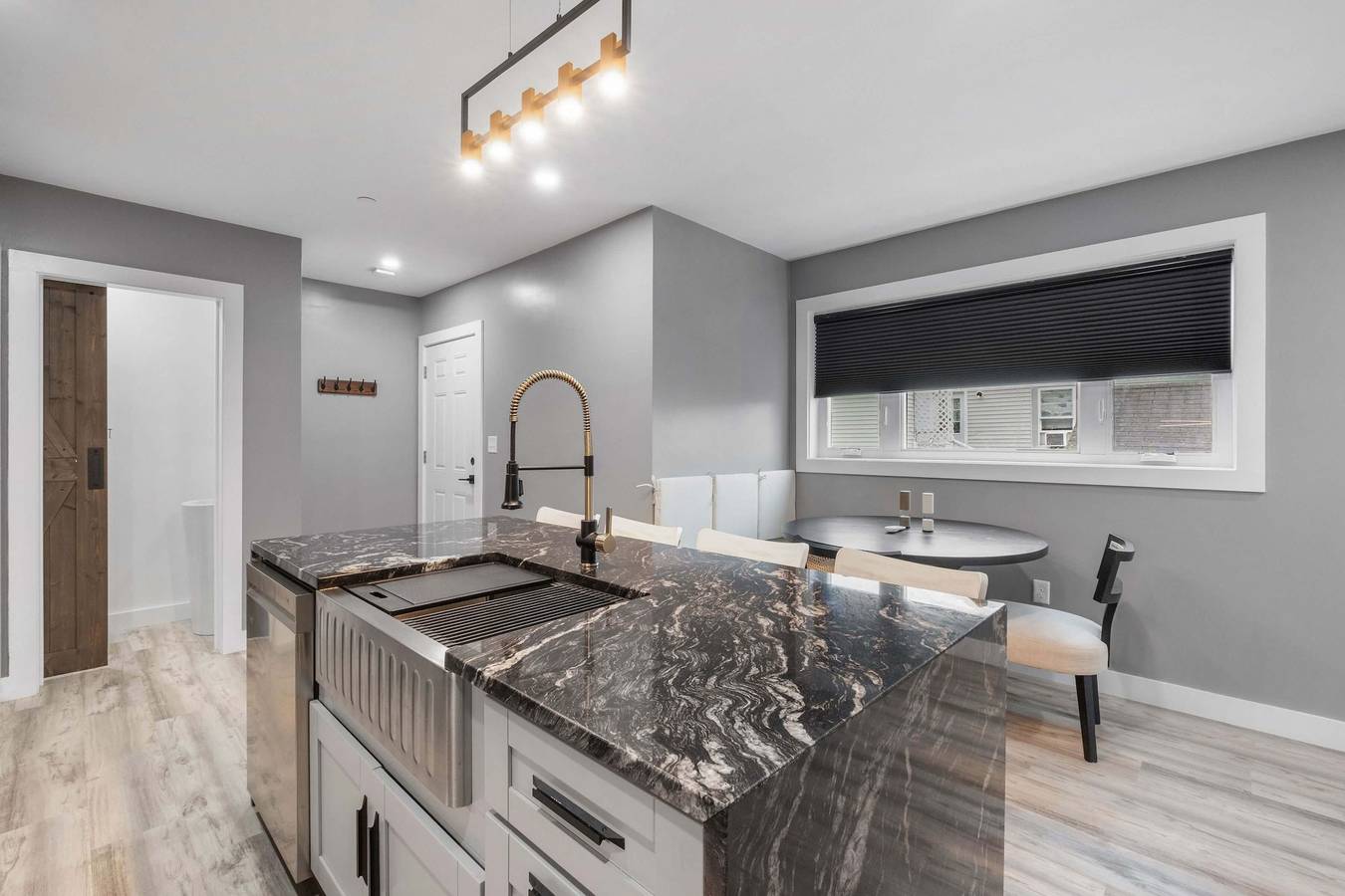 Entire apartment, New Luxury 4 Bed Condo, Perfect for Winter Rental in Hampton Beach, New Hampshire