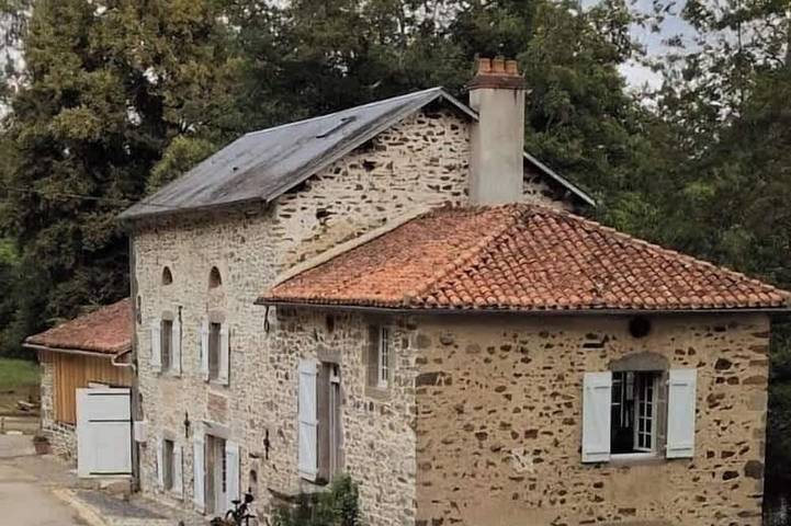 Location de vacances pour 14 personnes à Bussière-Poitevine