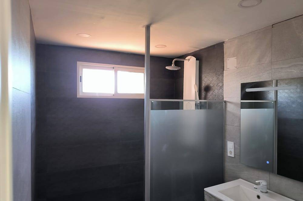 Turisblo villa with pool, 3 large bedrooms, large dining room, kitchen and bathroom. in Benicarló, Costa del Azahar