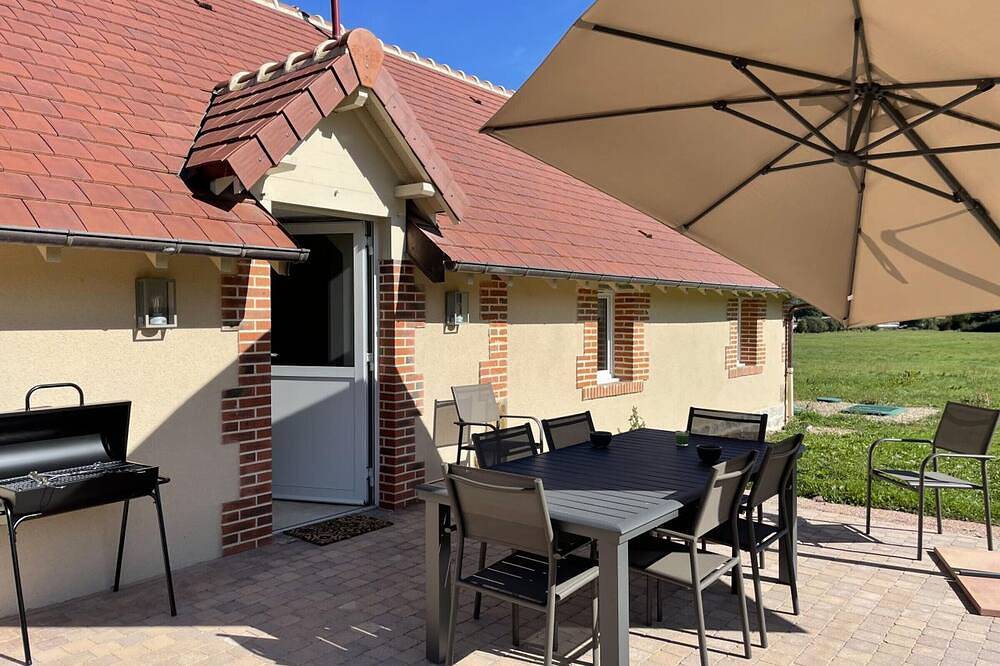 Gîte spacieux avec climatisation dans la campagne bourbonnaise in Thiel-sur-Acolin, Allier