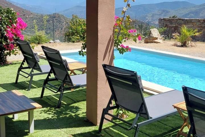 Location de vacances pour 4 personnes, avec jardin à Moltifao