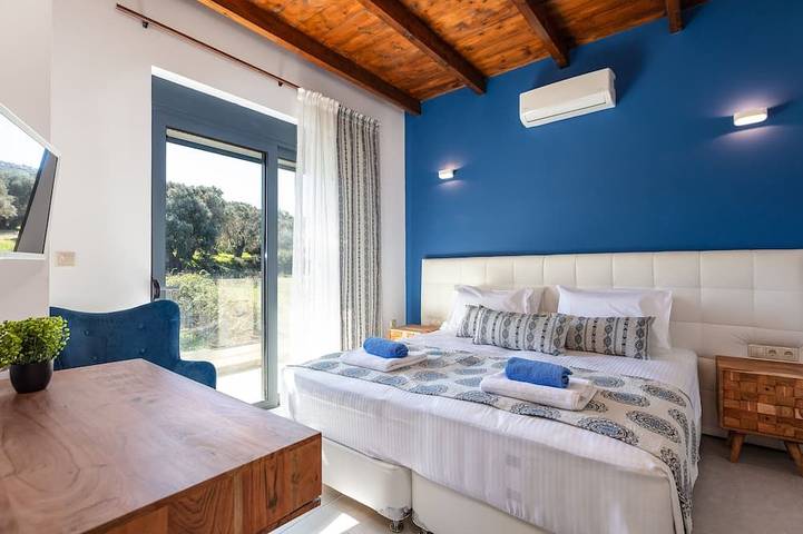 Vera Natura Villa I, with Pool, BBQ & Playground, Close to Beach & Restaurants in Rethymno en omgeving