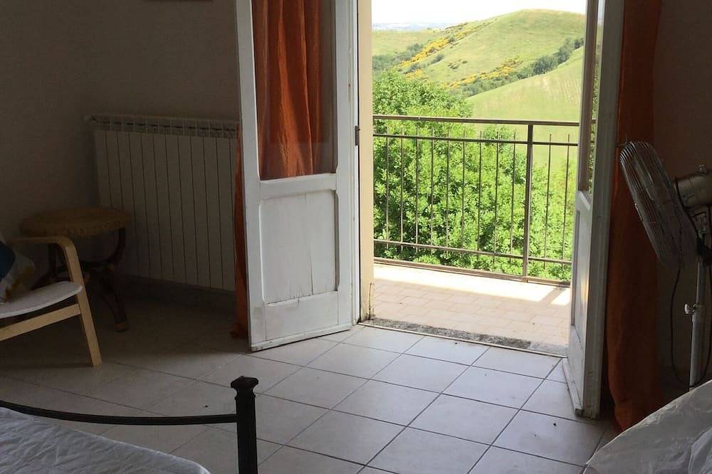 Oferta especial Hilltop Villa con piscina privada y vistas impresionantes 10,800 pies cuadrados in Serramonacesca, Parque Nacional de la Majella