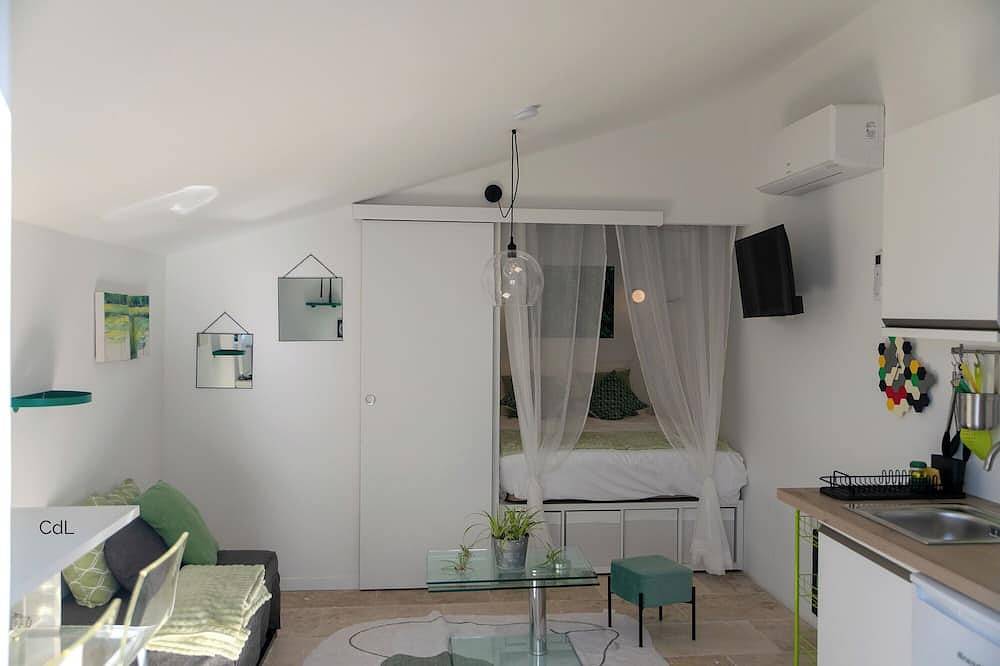 Gîte Moon, 2/3 pers, cuisine, chambre Piscine, Parking, terasse, bbq, wifi, in Bagard, Région d'Alès