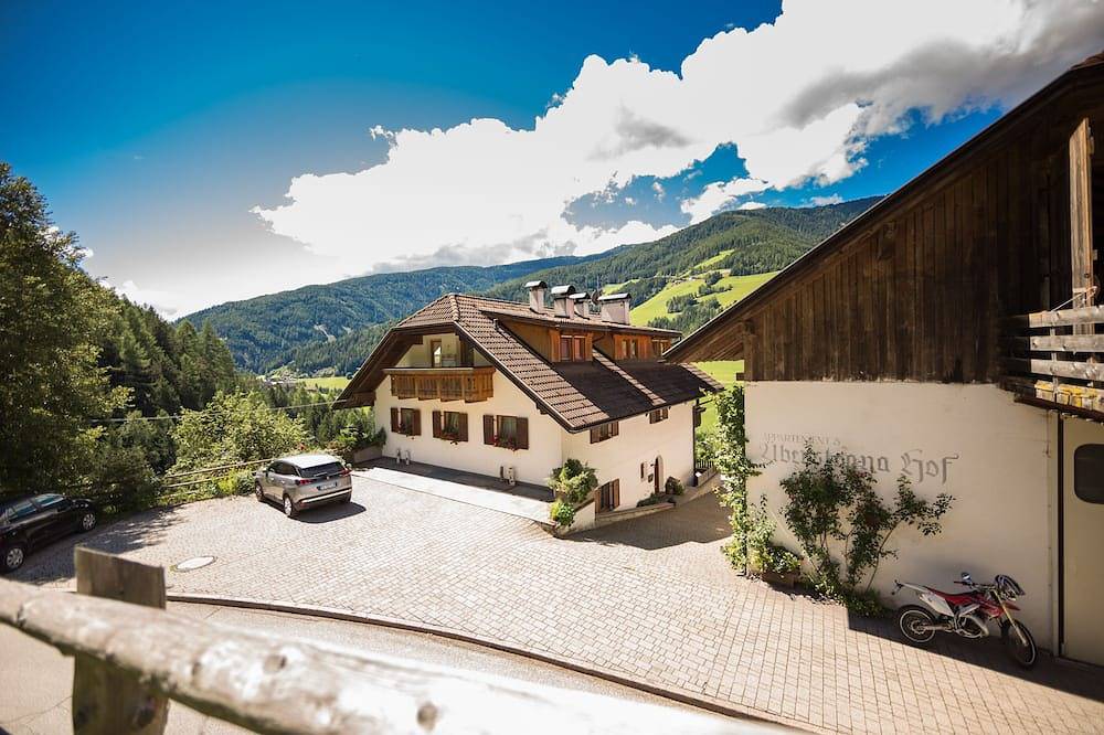 Geheel appartement, Uw fiets- en wandelvakantie in een comfortabel appartement van 95 m², een balkon van 20 m² in Saint Lorenzen, St. Lorenzen