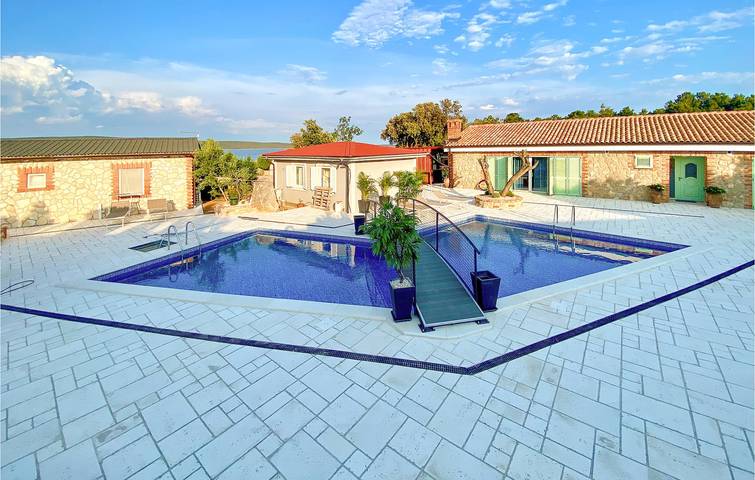 Oase am Meer: Modernes Apartment mit 1 Schlafzimmer, Pool und Terrasse in Strandnähe in Nerezine, Lošinj (Kvarner Bucht)