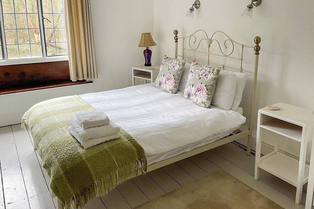 2 bedroom accommodation in Bickleigh, near Tiverton in Tiverton, Devon