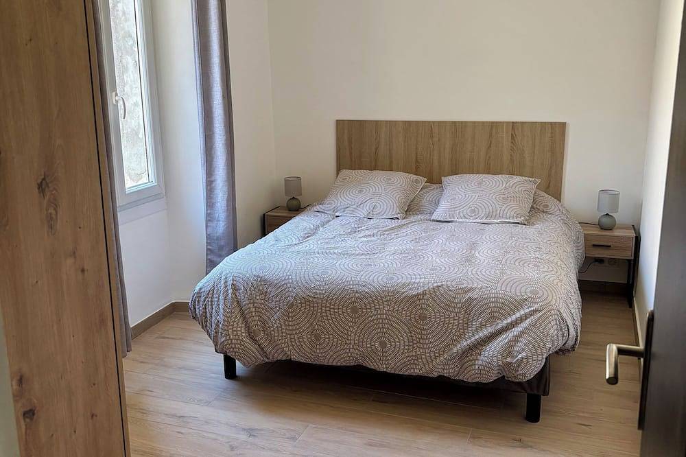Apartamento entero, Fully renovated, air-conditioned 6-person apartment in Saint-Cannat, Region de Aix-en-Provence