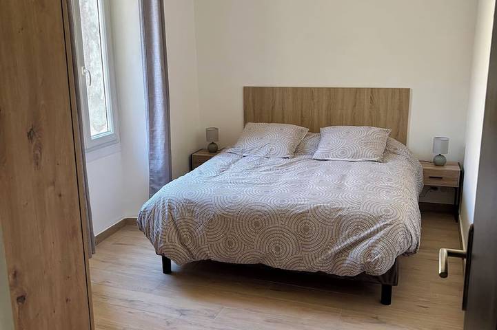 Appartement entier, Appartement 6 personnes entièrement rénové et climatisé in Saint-Cannat, Région d'Aix-en-Provence