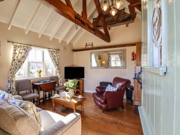 Log Cabin for 2 People in Burgh le Marsh, Lincolnshire, Photo 3
