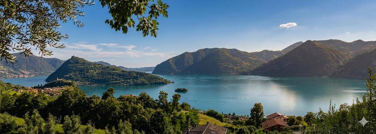 Casa vacanza per 6 persone, con Balcone e Terrazza nonché Giardino e Vista lago a Comune di Marone