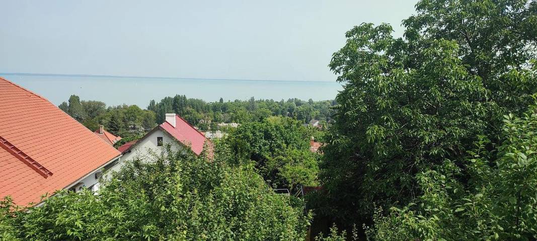 Ferienwohnung für 5 Personen, mit Terrasse und Garten sowie Seeblick und Ausblick