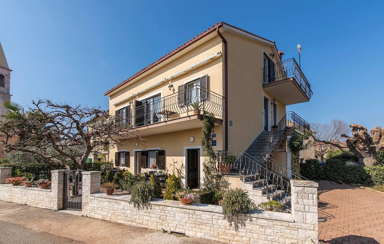 Ganze Wohnung, Erdgeschosswohnung Orzan I mit Terrasse in Strandnähe in Lovrecica, Umag und Umgebung