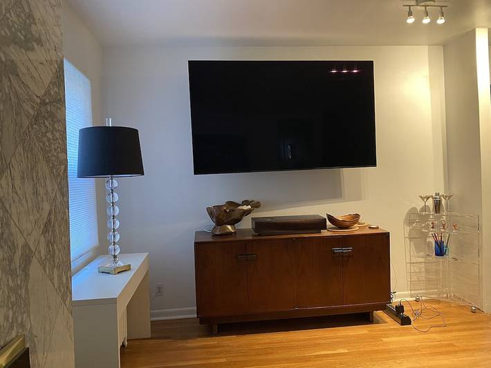 Vacation rental for 13 people, with yard and sauna as well as hot tub in Squirrel Hill