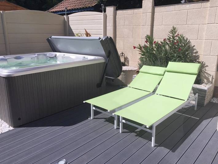 Ferienhaus für 10 Personen, mit Balkon und Whirlpool sowie Terrasse und Pool in Saint-Vivien-de-Médoc