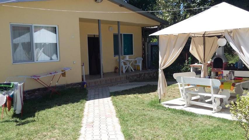 Ferienhaus für 2 Personen, mit Terrasse und Garten