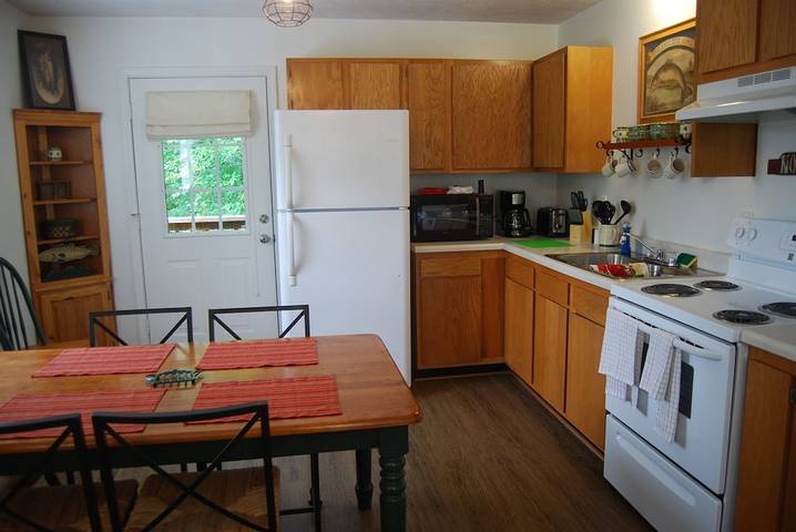 Log cabin for 6 people, with terrace and yard in Lake Cumberland