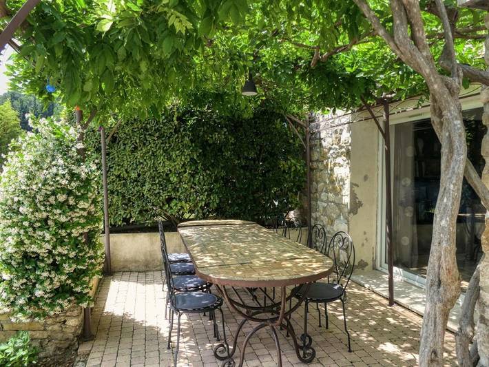 Gîte pour 2 personnes, avec piscine ainsi que vue et terrasse à Crestet - 2