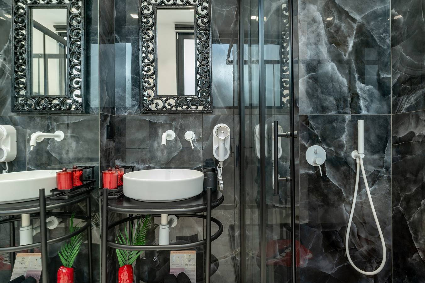 Ganze Wohnung, Apartment „Pop Loft Gallery“ mit Meerblick, Wlan und Klimaanlage in Ermoupoli, Syros