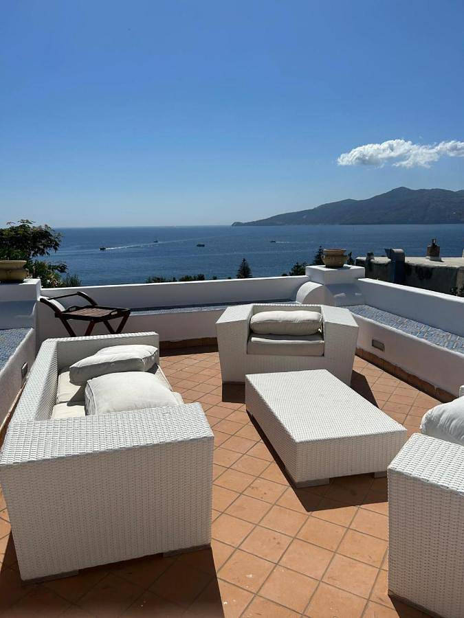 B&b per 3 persone, con panorama e balcone nonché giardino in Salina