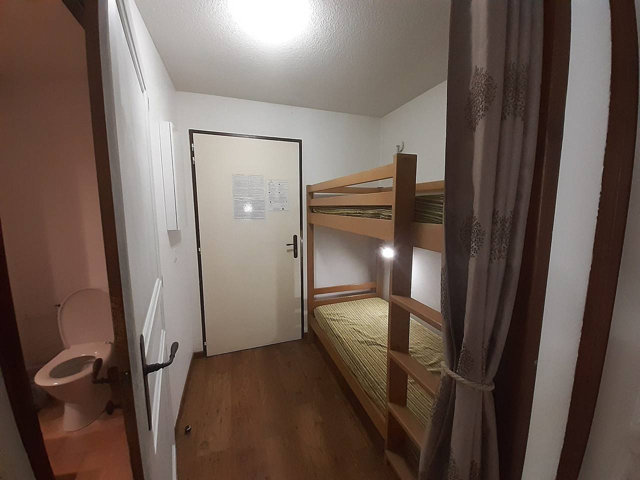 Ganzes Studio, Brides-les-Bains: Gemütliches Studio für 4 Personen, ideal gelegen, in der Nähe der Thermen in Brides-les-Bains, Les Trois Vallées