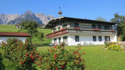 Hütte für 2 Personen, mit Seeblick und Ausblick sowie Balkon und Garten in Walchsee