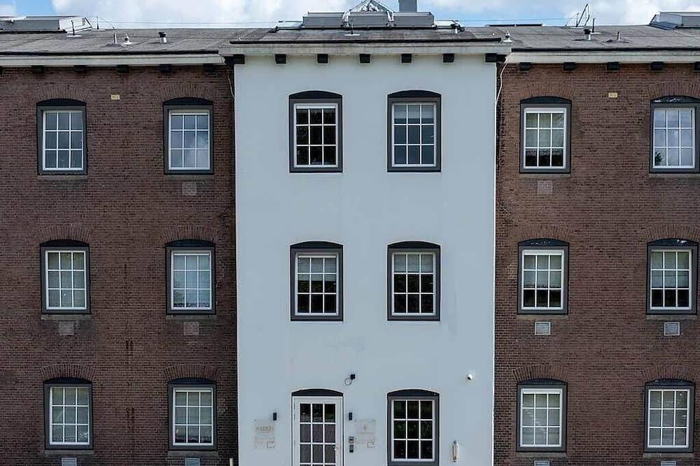 Explore Alkmaar from Historic Prison Room in Nederlandse Noordzeekust