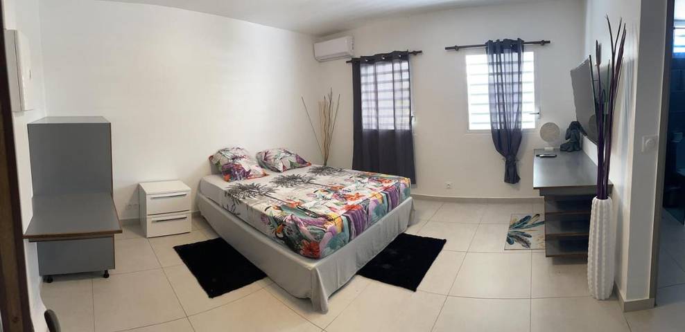 Location de vacances pour 2 personnes, avec terrasse et sauna ainsi que jacuzzi et piscine à Kourou - 2